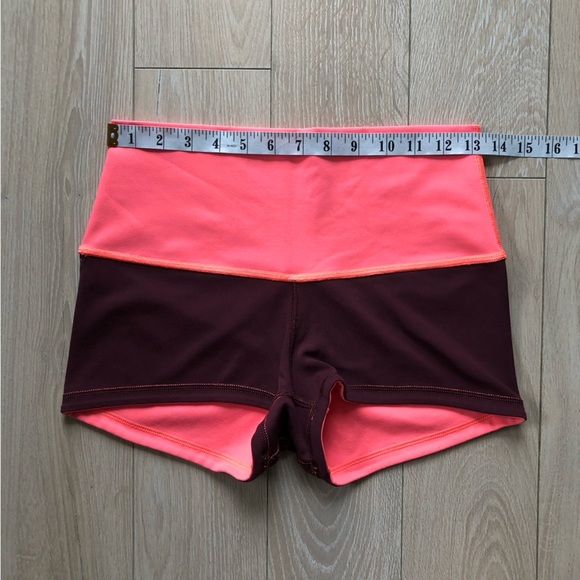 Lululemon Boogie Short Reversible in Very Light Flare / Bordeaux Drama - Picture 4 of 12